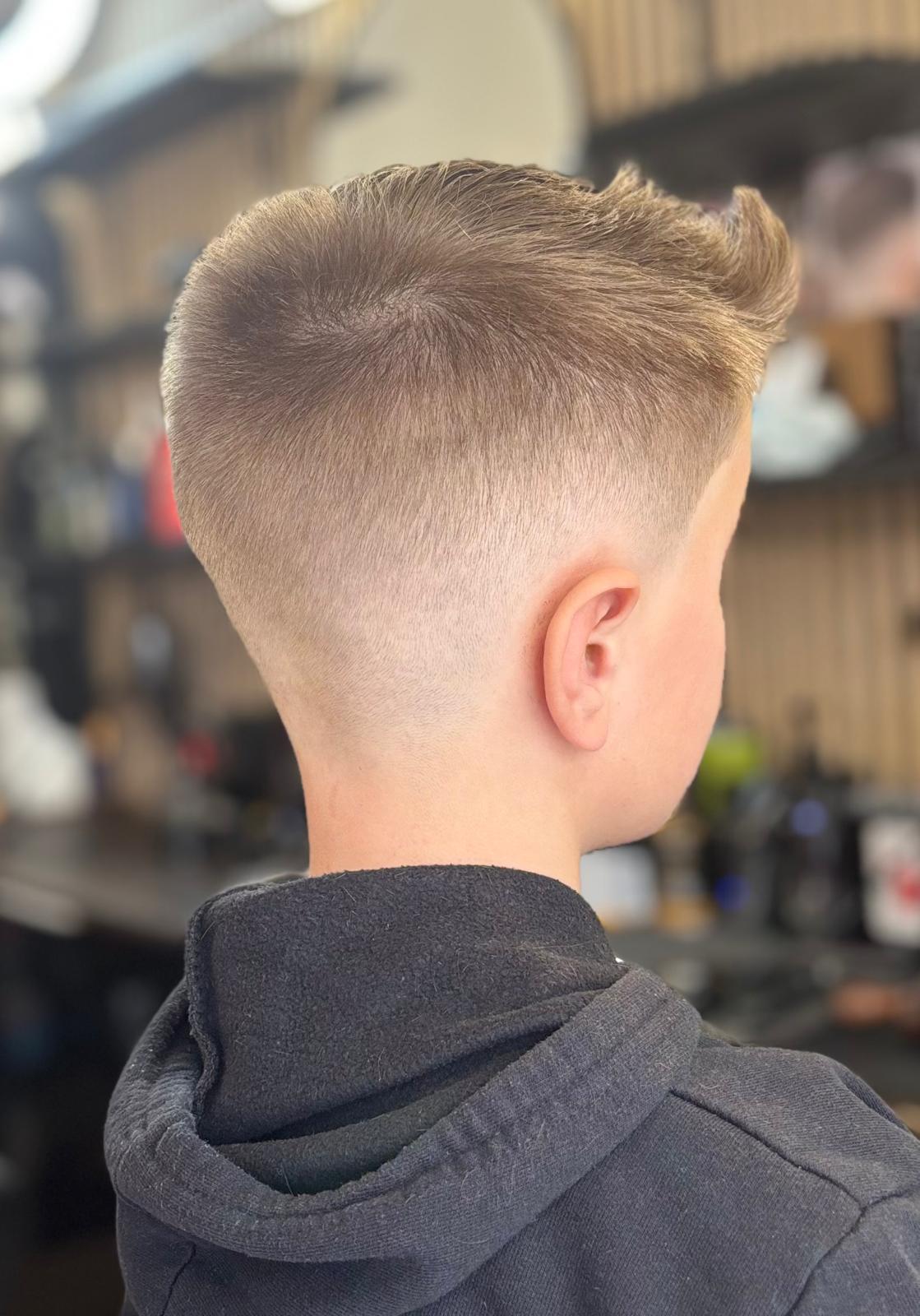 Drengeklip med fade